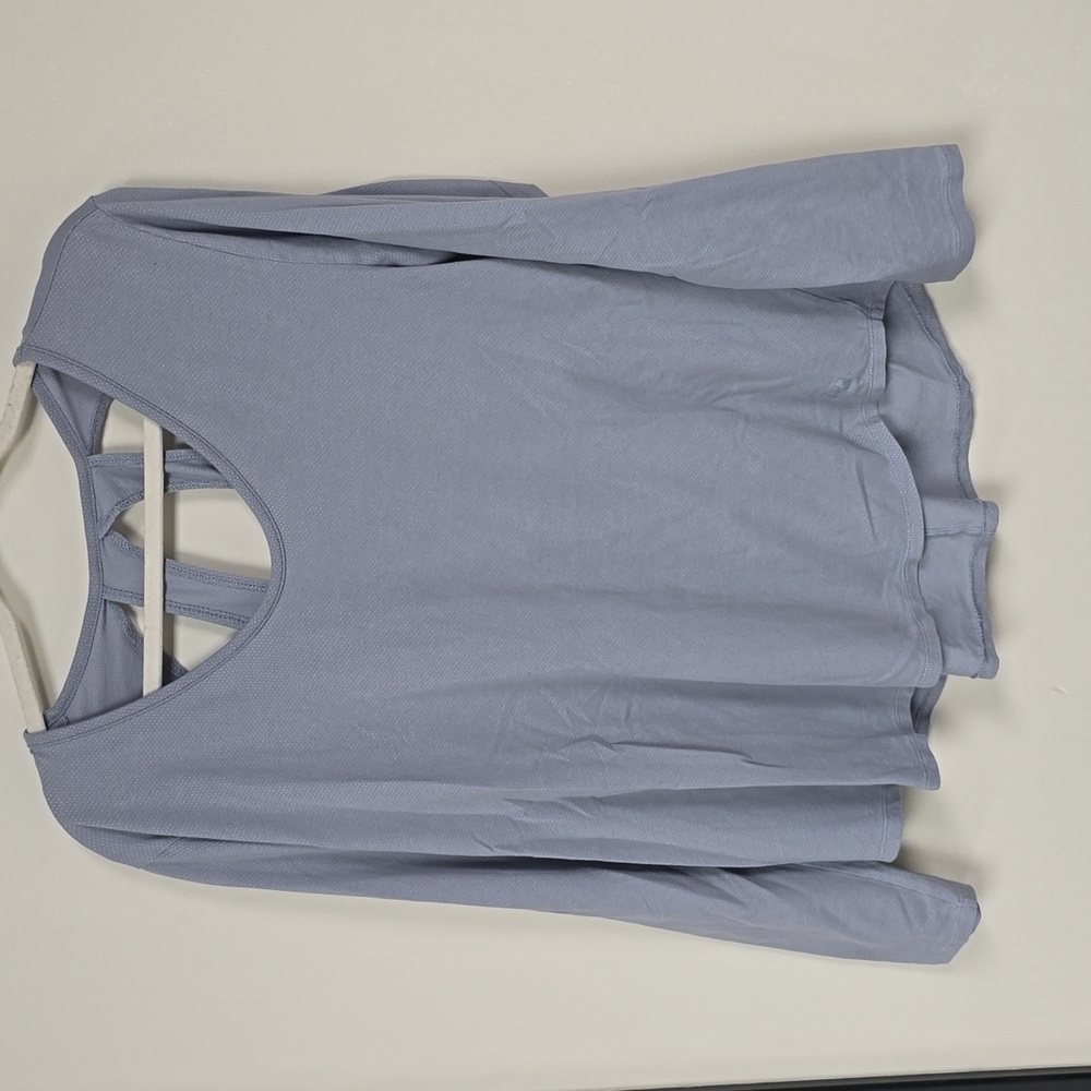 Under Armour Women's Light Gray Long Sleeve Blouse